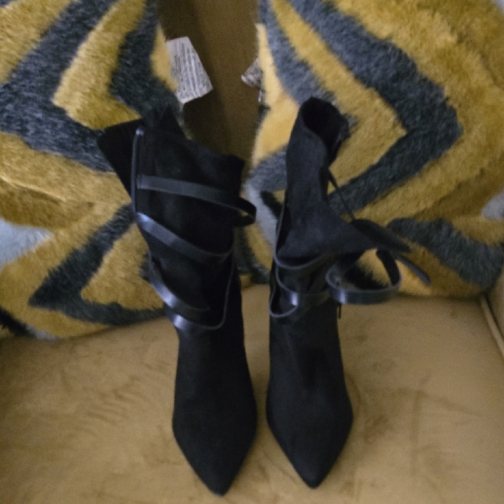 Shoe Dazzle Elegant Black Heeled Boots